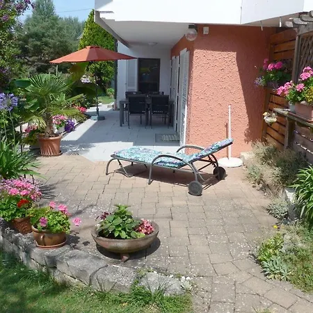 Appartement Holiday B In Haus Kuebler